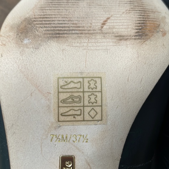 Like new LOUISE ET CIE leather heels, size 7.5 womens - Picture 5 of 5